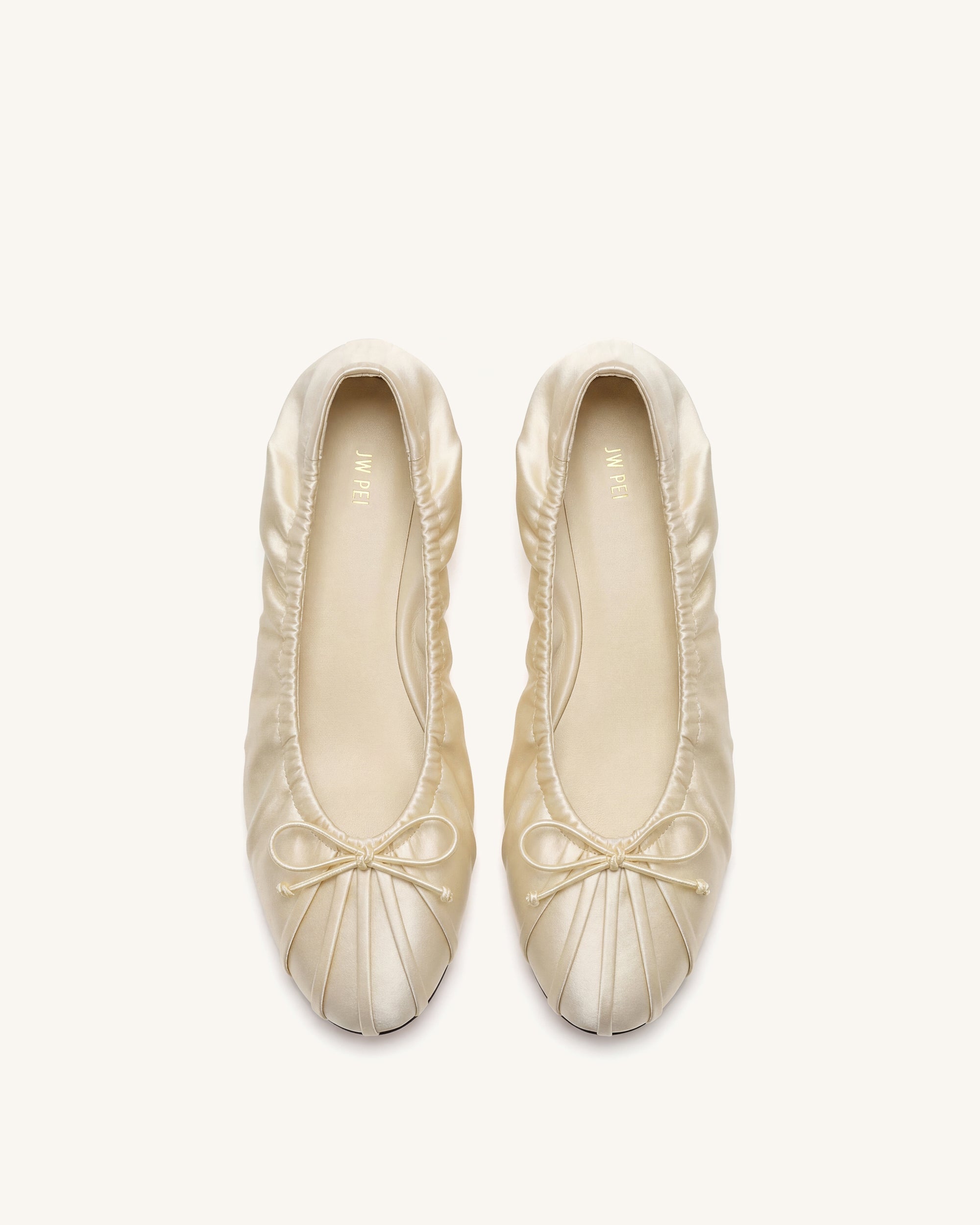 Solenne Ballerines en satin froncées à cordon de serrage - Beige