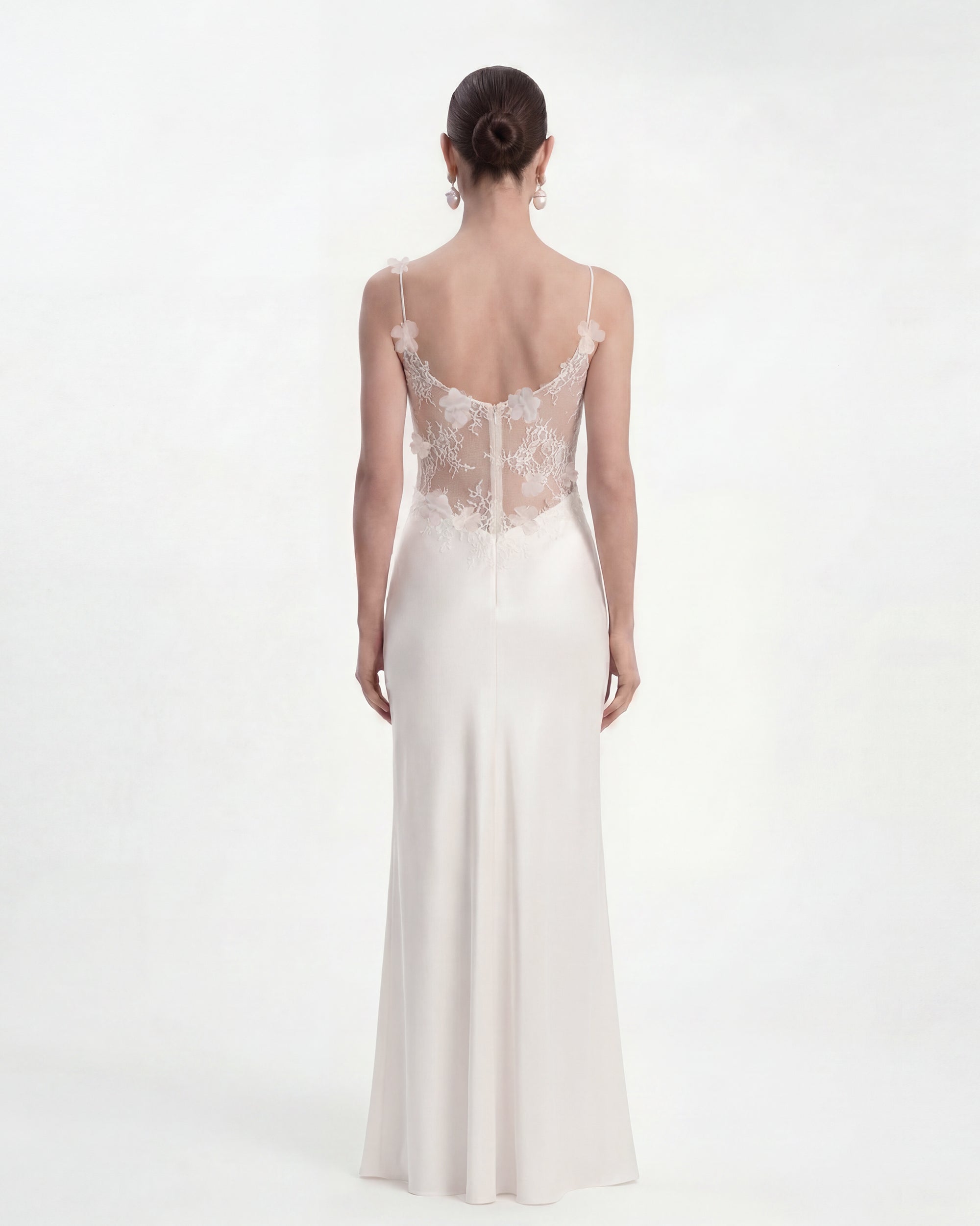 Robe longue en dentelle transparente avec appliqués floraux - Blanc
