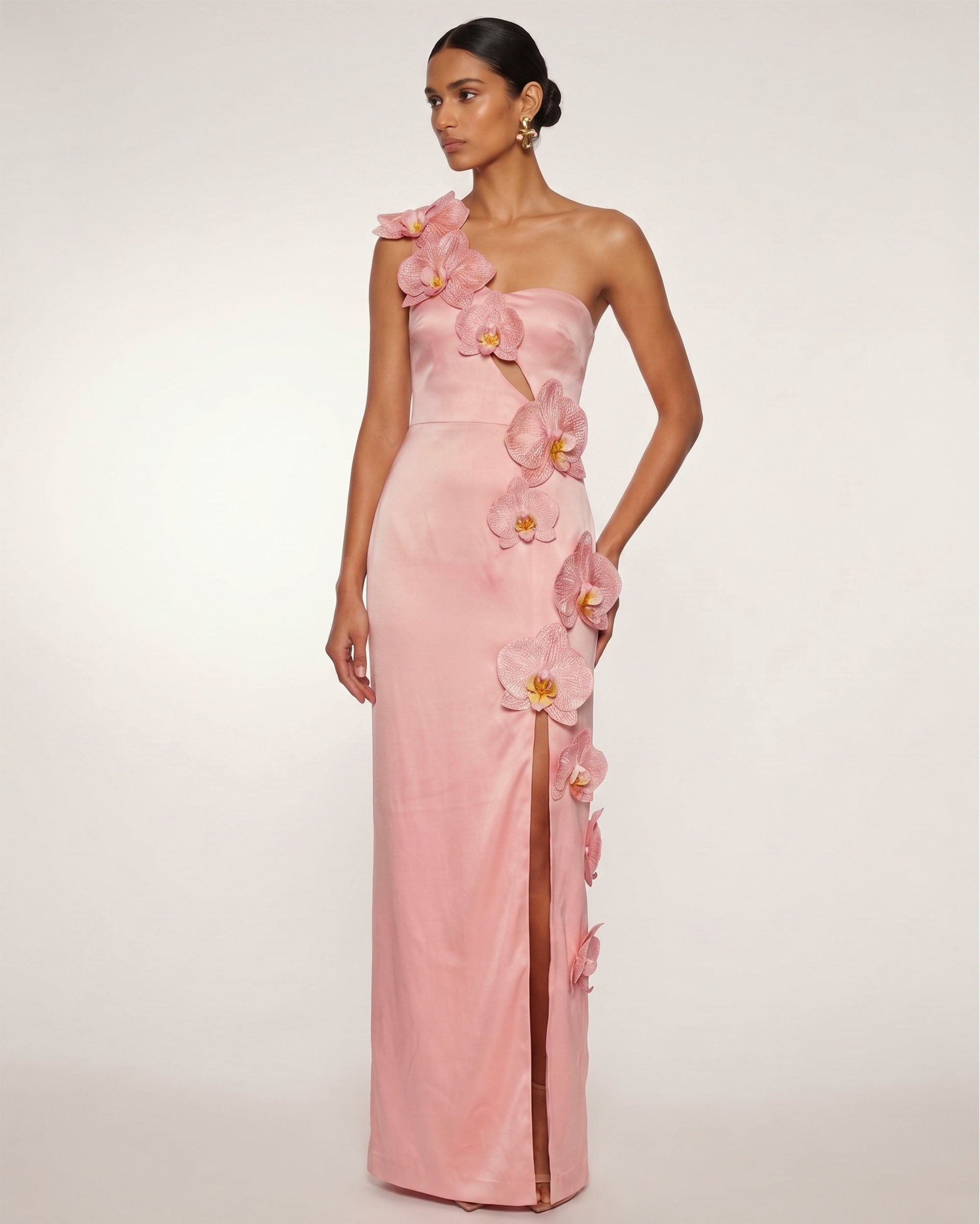 Robe longue fendue à découpes et ornements orchidées - Rose poudré