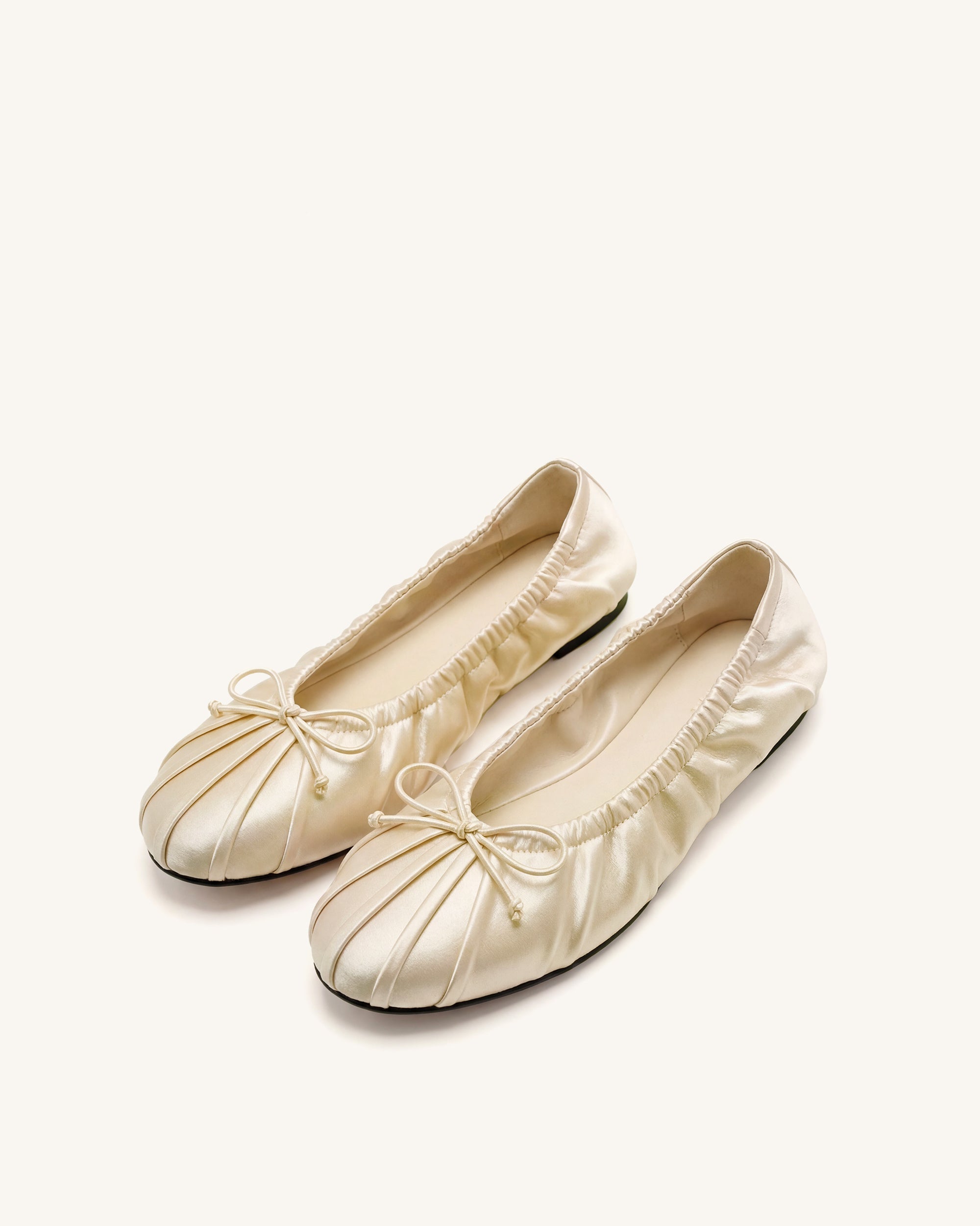 Solenne Ballerines en satin froncées à cordon de serrage - Beige
