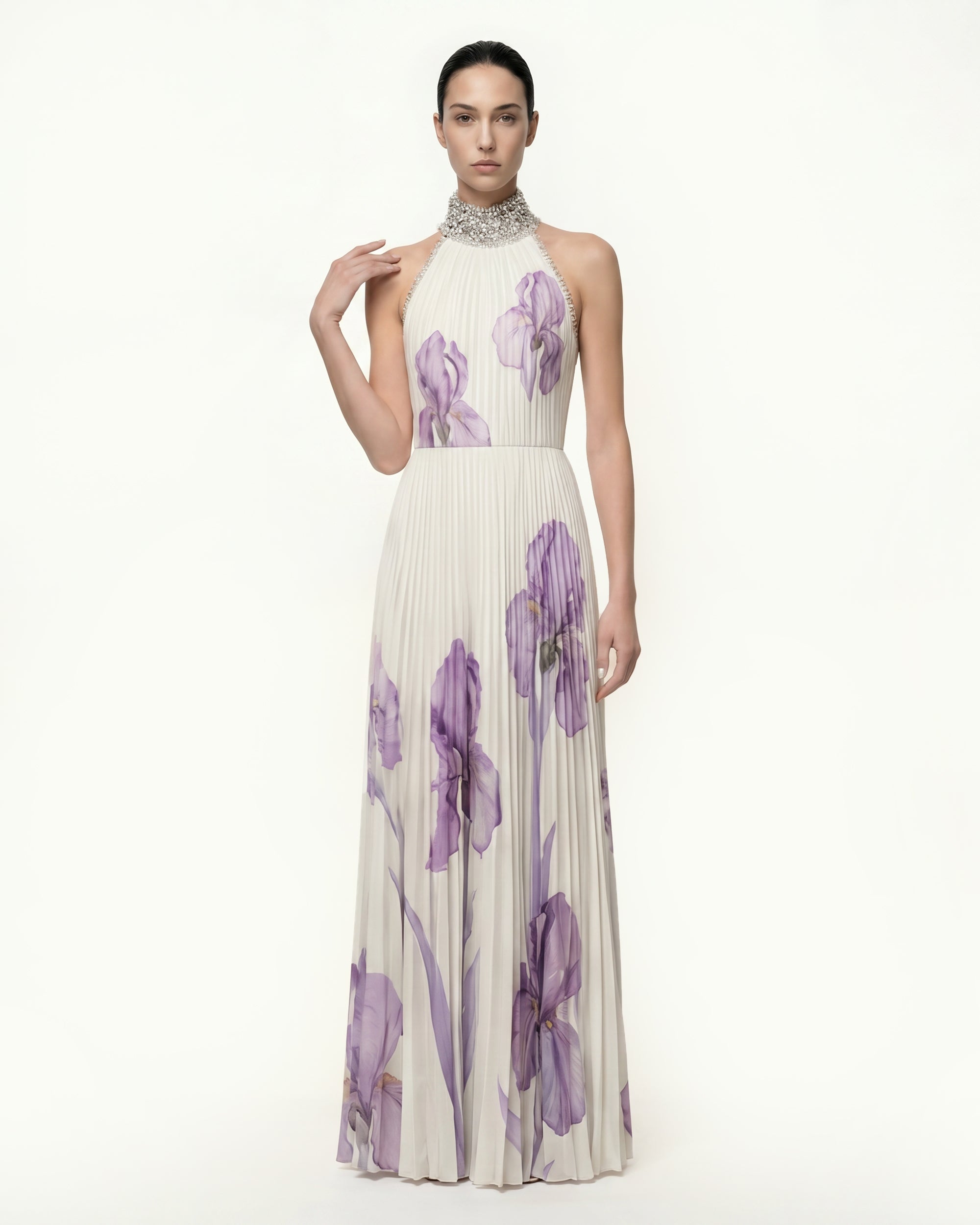 Robe longue plissée dos nu à col bijoux et imprimé Iris - Blanc/Violet