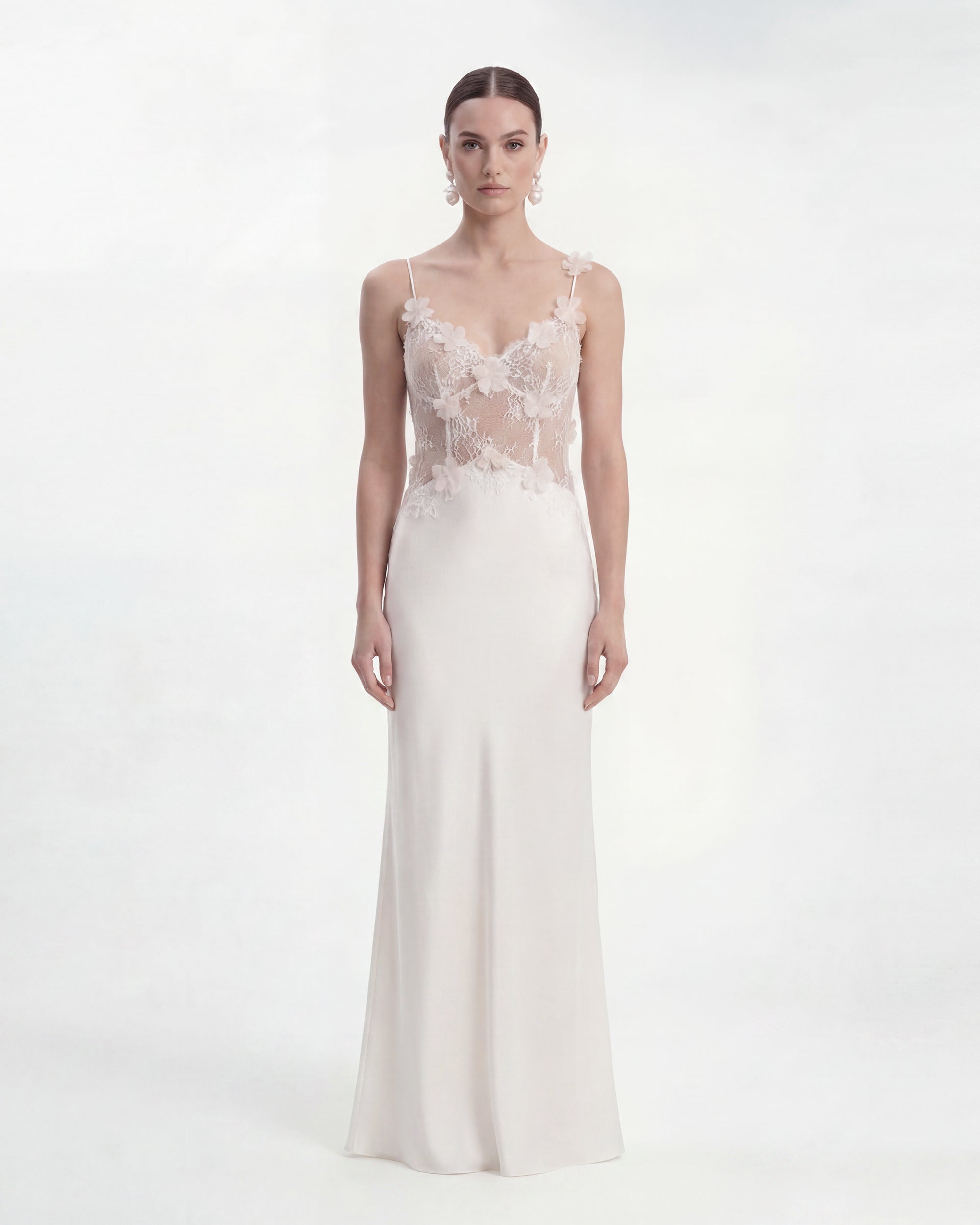 Robe longue en dentelle transparente avec appliqués floraux - Blanc