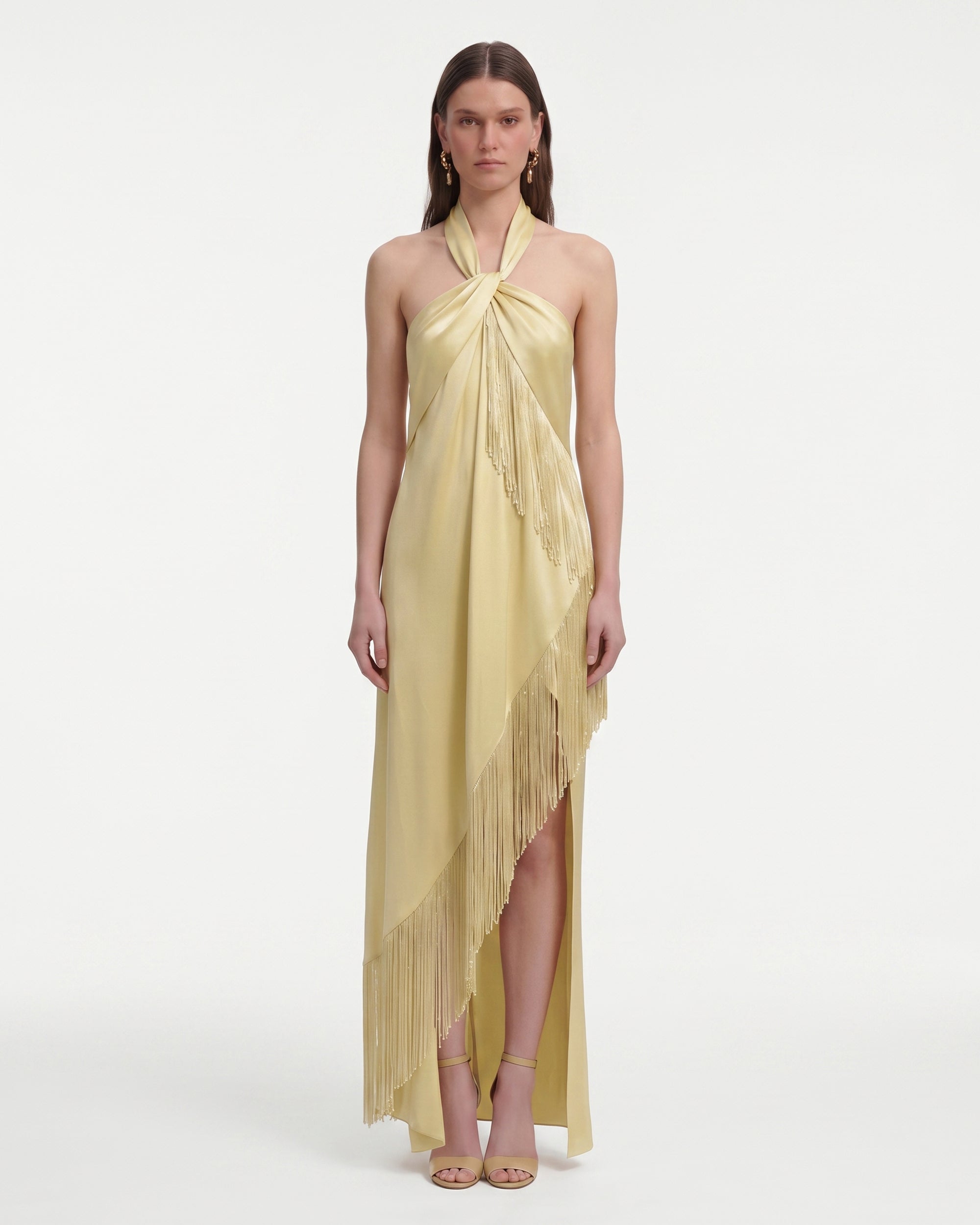 Robe longue en satin drapé à dos nu et franges - Champagne