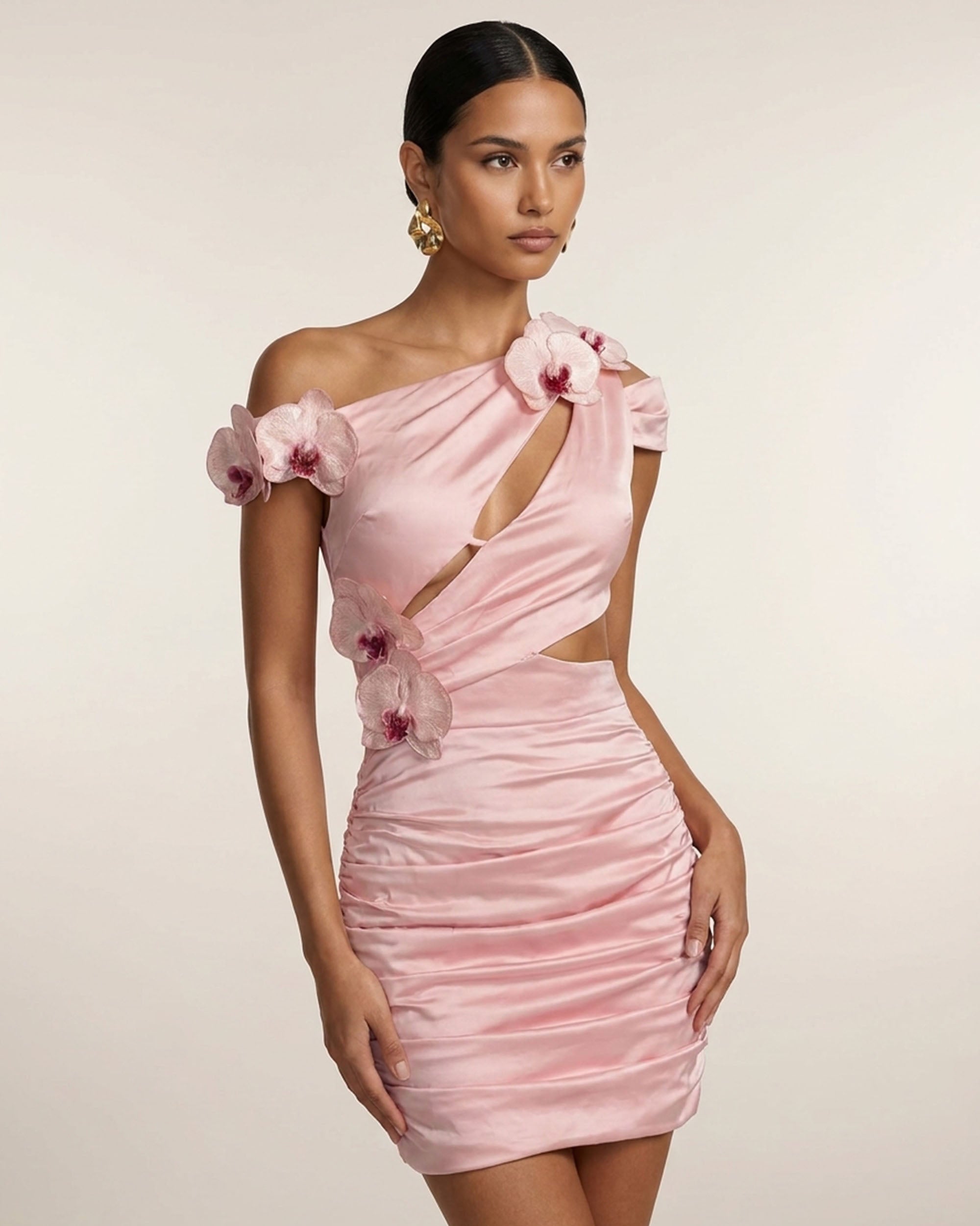 Robe courte froncée à découpes brodée d'orchidées - Rose poudré