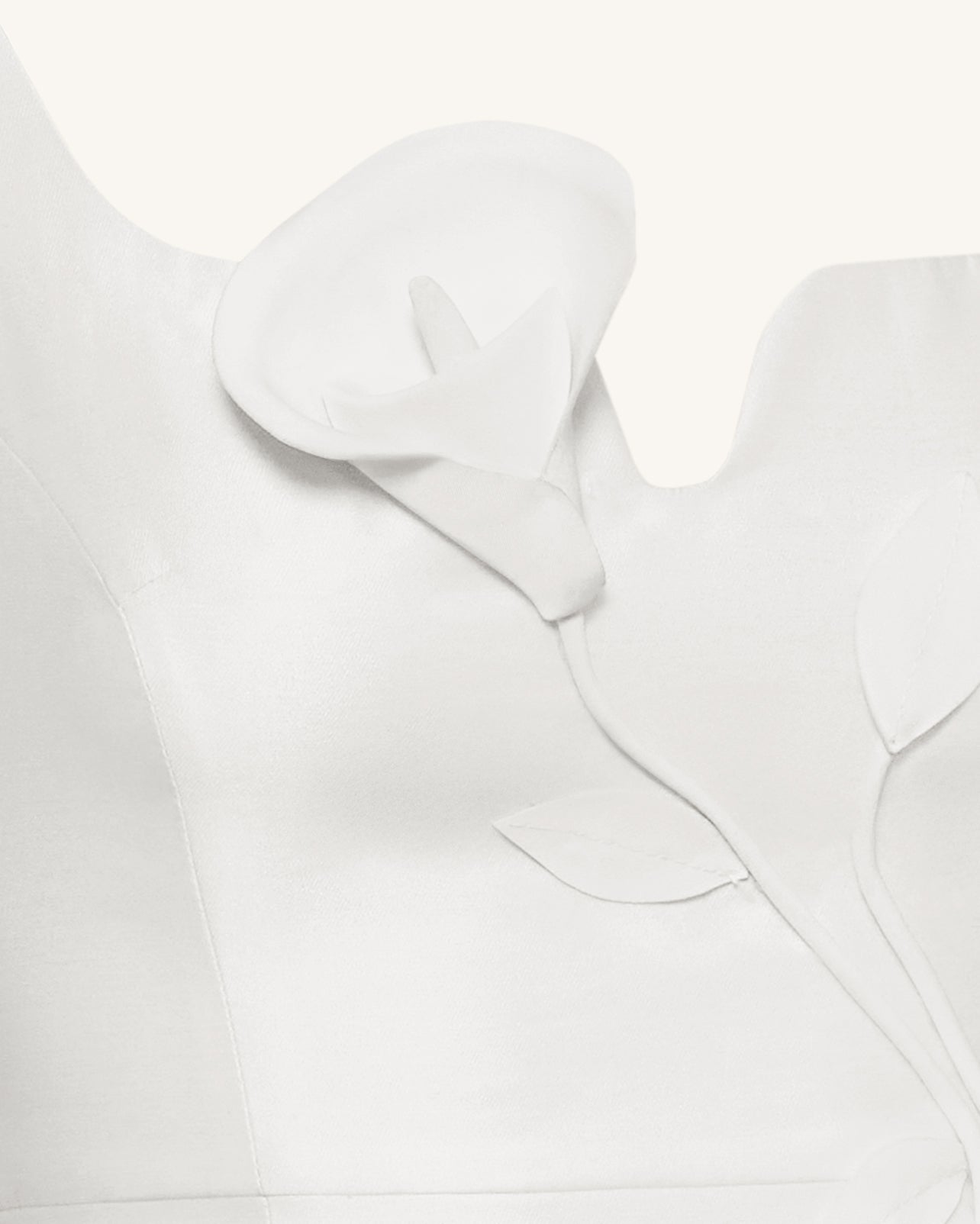 Robe de soirée asymétrique décolleté cœur avec appliqués vigne 3D – Blanc